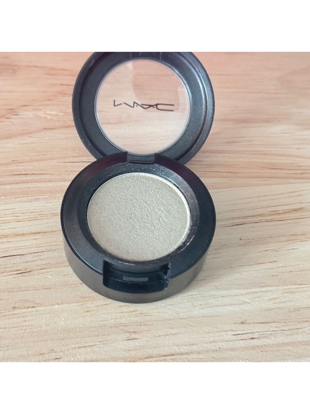 Mac Frost Eye Shadow Vex